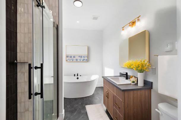 New Vic Photo Bathroom Modern